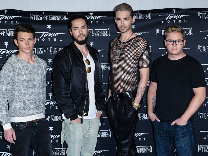 Die Jungs von Tokio Hotel posieren nebeneinander