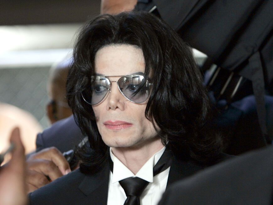 Michael Jackson guckt ernst