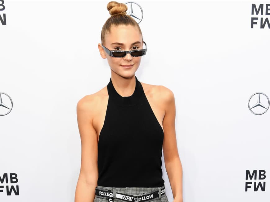 Stefanie Giesinger mit einer kleinen schwarzen Sonnenbrille