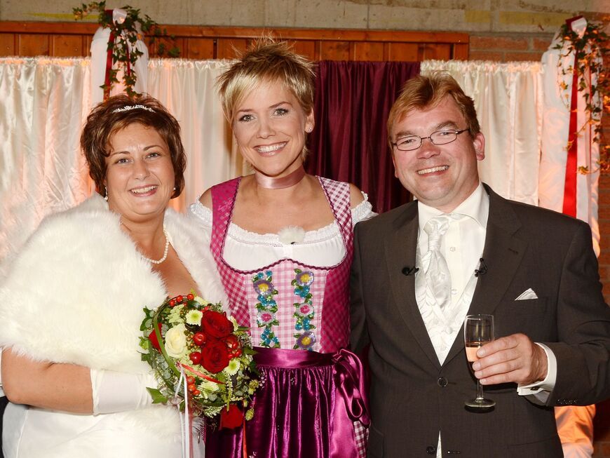 Das "Bauer sucht Frau"-Paar Willi und Karola mit Inka Bause