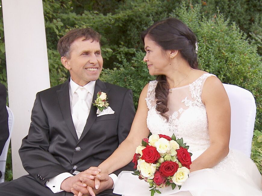 Das "Bauer sucht Frau"-Paar Gottfried und Elodie bei ihrer Hochzeit