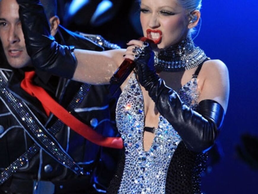 Christina Aguilera sang ihren neuen Hit "Not myself tonight"