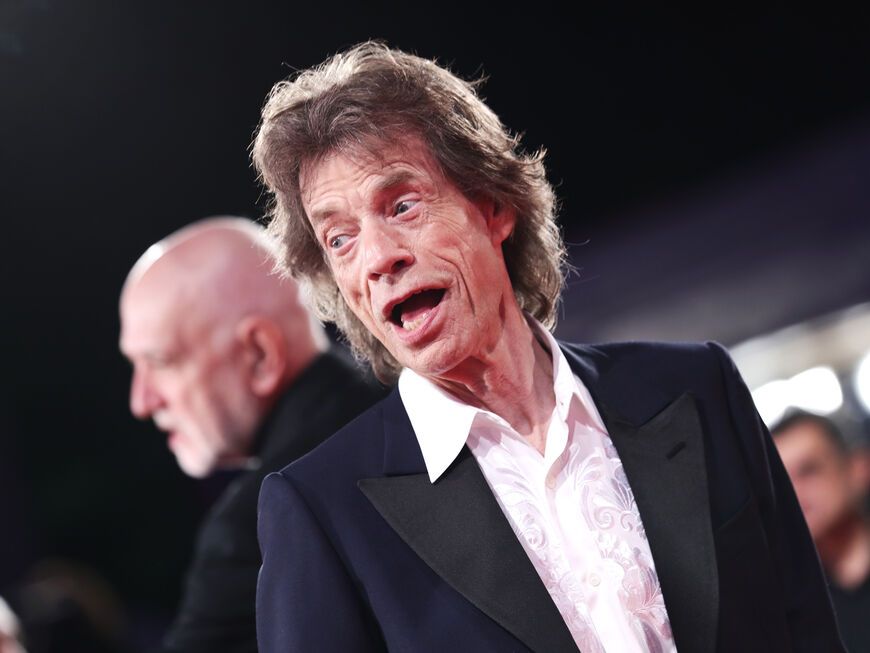 Mick Jagger reißt überrascht den Mund auf
