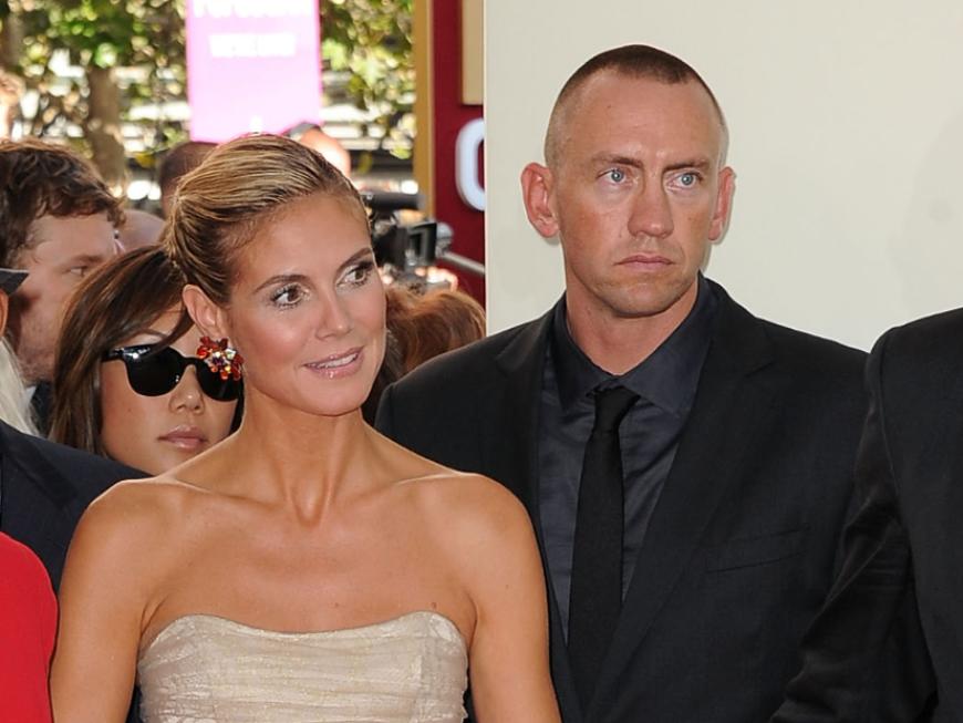 Heidi Klum schaut Seal an, zwischen ihnen steht Bodyguard Martin Kirsten