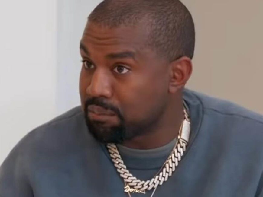 Kanye West guckt geschockt