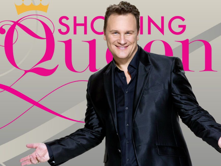 Guido Maria Kretschmer vor dem "Shopping Queen"-Logo