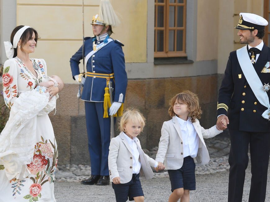 Prinzessin Sofia von Schweden mit Sohn Julian und Gatte Carl Philip mit ihren Söhnen Alexander und Gabriel