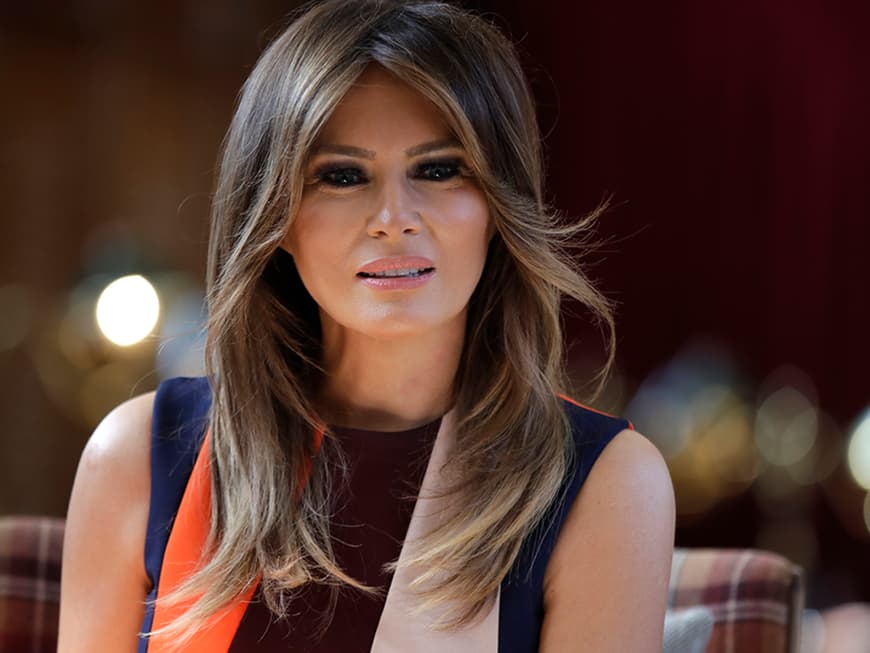 Melania Trump guckt ernst