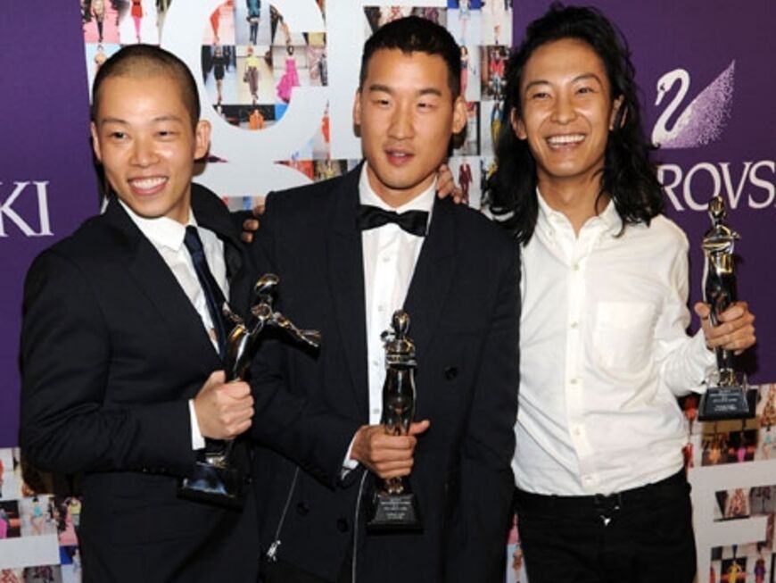 Jason Wu, Richard Chai und Alexander Wang mit ihren Trophäen