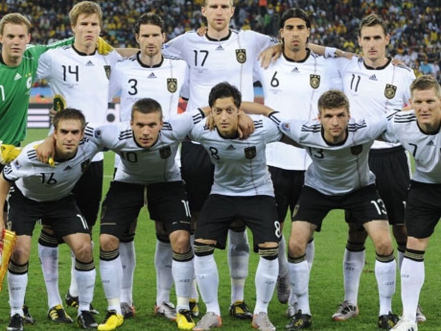 Mit einem phänomenalen Auftaktspiel gegen Australien zeigte sich die deutsche Nationalmannschaft bei der Fussball-WM in Durban in Bestform. Innerhalb von 90 Minuten trafen Klose & Co. ganze vier Mal das Tor - der Gegner hatte keine Chance. Höchste Zeit also, sich unsere Jungs einmal genauer anzusehen