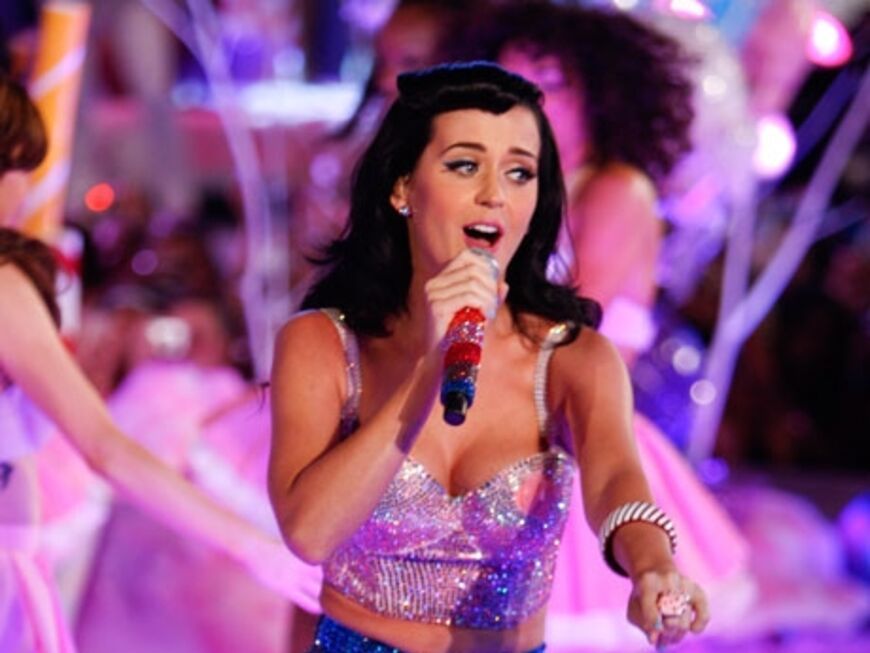 Katy Perry bringt die Halle mit ihrem Sommerhit "California Gurls" zum Toben