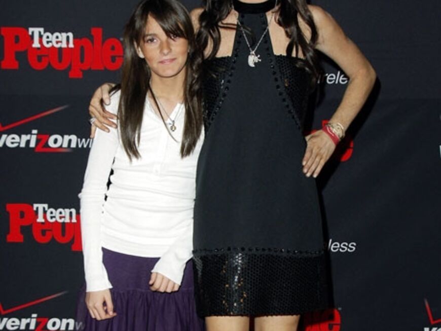 Gemeinsam mit ihrer jüngeren Schwester Aliana, genannt Ali, kommt Lindsay 2005 zu den "Teen People"-Awards