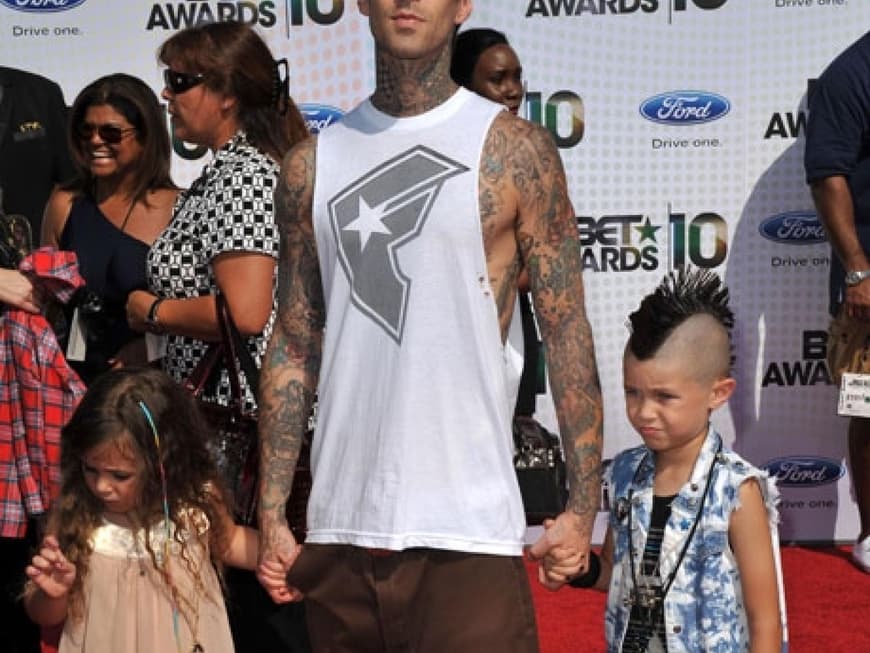 Travis Barker brachte auch seine süßen Kids mit zur Verleihung. Alabama Luella und Landon Asher hatten aber weit weniger Spaß am Rummel als ihr berühmter Daddy 