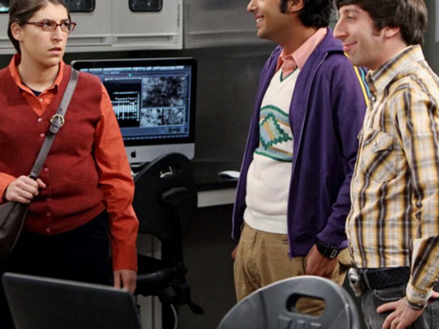 Bekannt ist der Schauspieler als "Howard" aus der Serie "The Big Bang Theory". Mayim Bialik, Kunal Nayyar und Simon Helberg (v. li.)