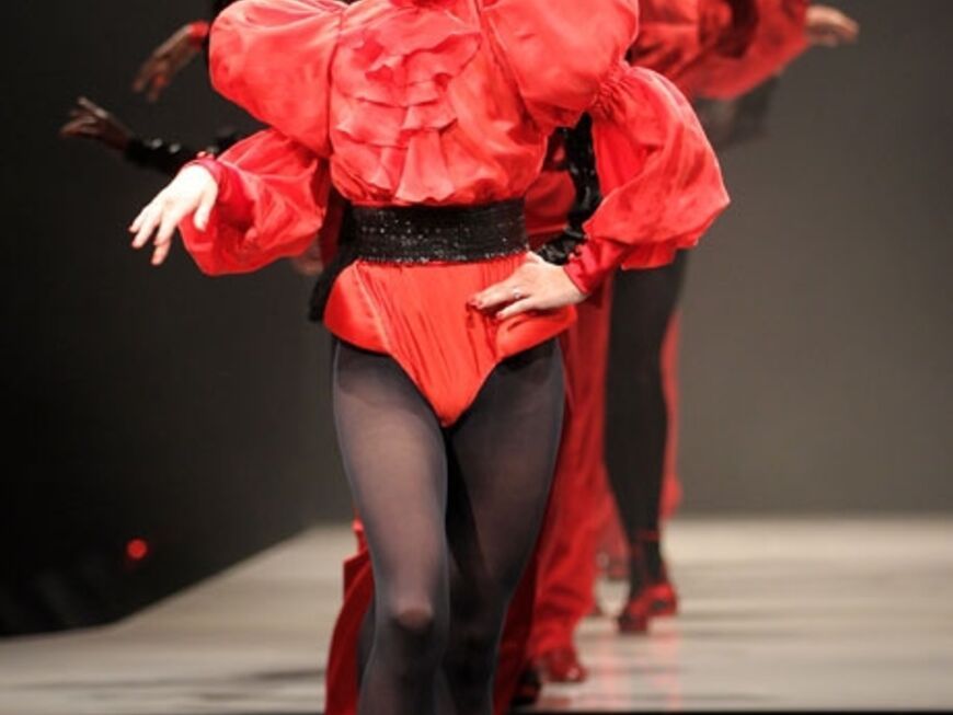 Für die neue Revue-Show "YMA" hat Michalsky interessante Outfits kreiert