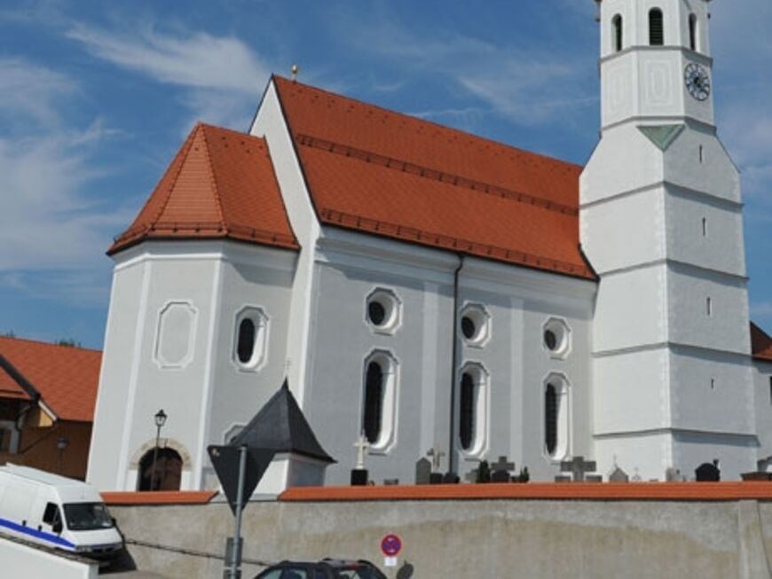 Die Kirche im bayrischen Aying im Landkreis München