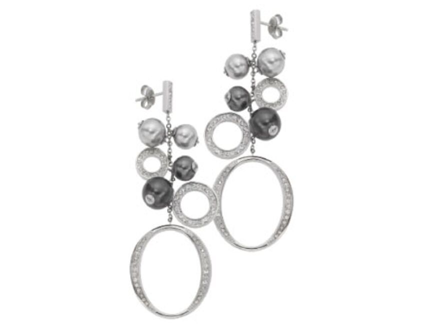 Silberstreif: Ohrhänger von DKNY, ca. 80 Euro 
