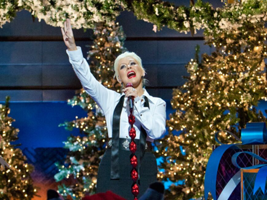 Dazu performte Christina Aguilera live beim großen The 2011 Disney Parks Christmas-Special
