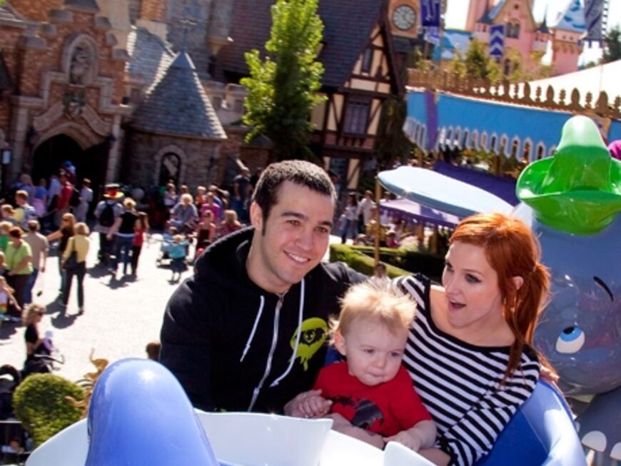 Das Leben ist eine Achterbahn: Ashlee Simpson und ihre kleine Familie vergnügen sich in Disneyland