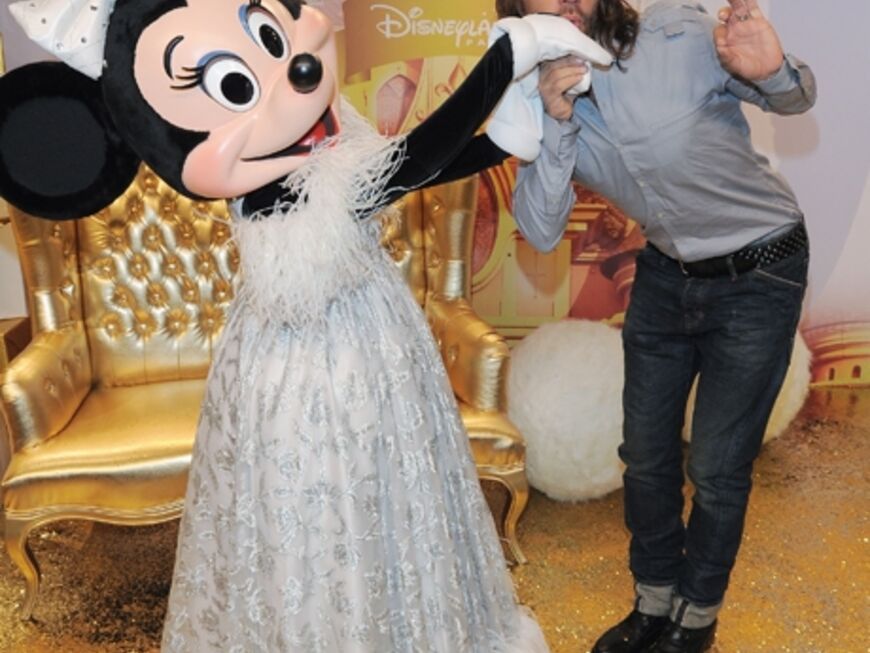 Küss die Hand schöne Frau: Sänger Bob Sinclair macht "Minnie Mouse" den Hof