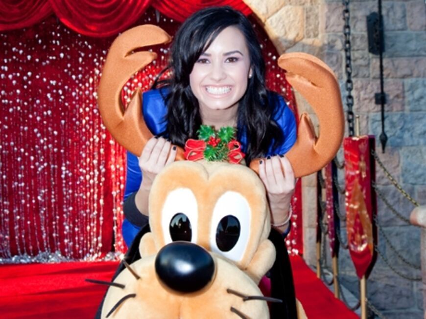 Schauspielerin Demi Lovato setzt "Pluto" einfach ein Geweih auf