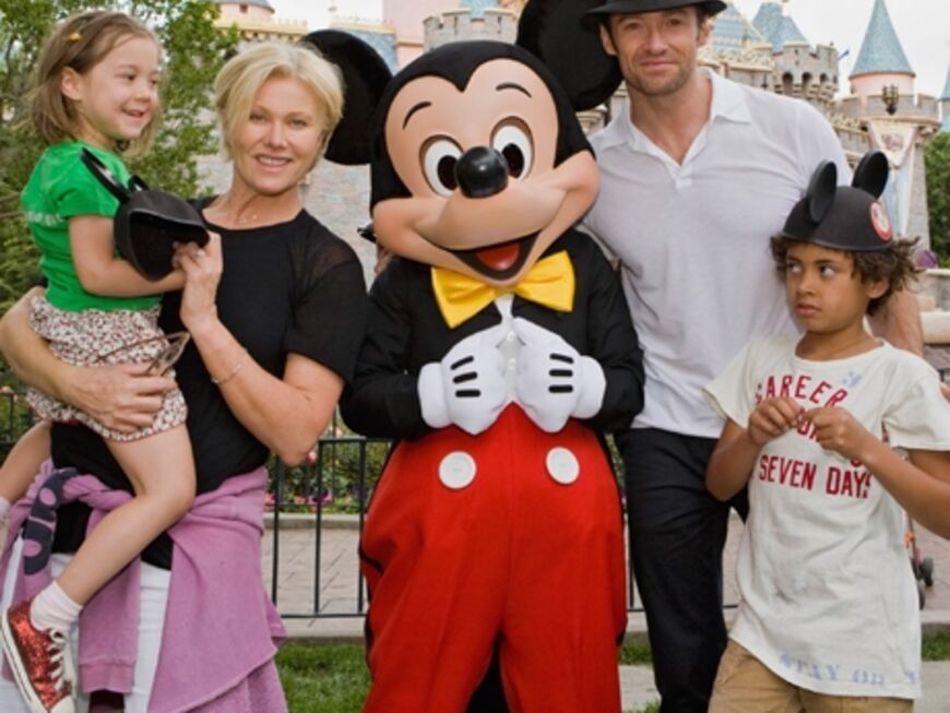 Ausflug zu Mickey & Co.: Hugh Jackmann macht sich einen schönen Tag mit Frau Deborra-Lee Furness und Kindern