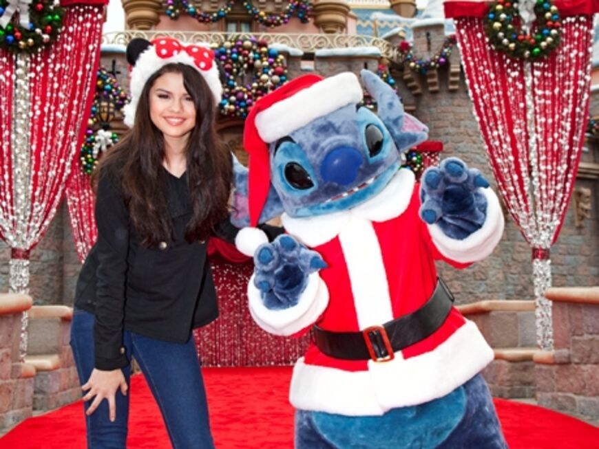 Im Posen ganz groß: Die Disney-Stars Selena Gomez und "Stitch"