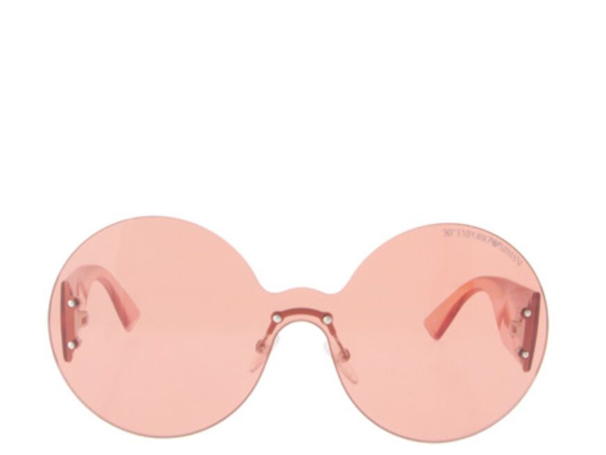 22. Juni 2012: Nicht nur was für Verliebte: rosarote Sonnenbrille von Emporio Armani über asos.de, ca. 150 Euro