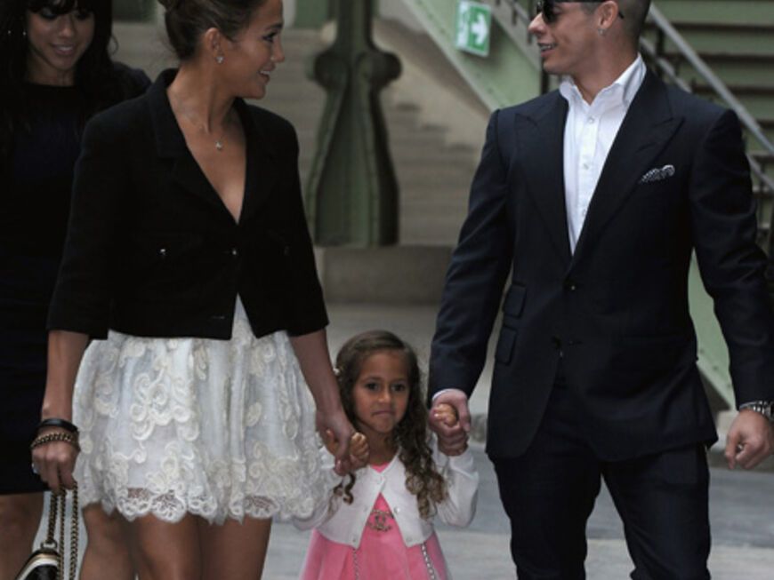 Familienausflug der etwas anderen Art: Jennifer Lopez, Tochter Emme und Lover und Casper Smart reisten nach Paris zur Show von Chanel