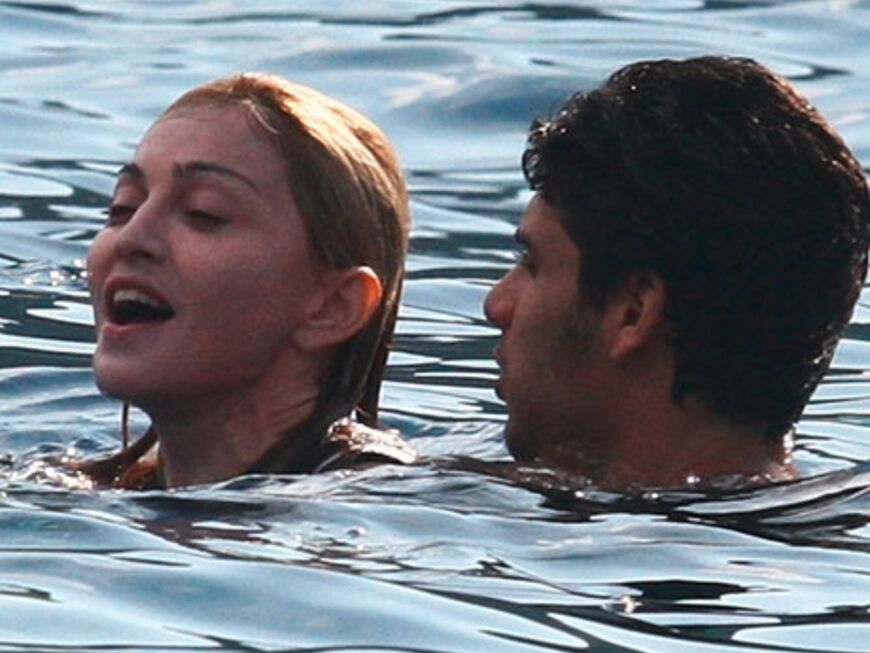 Madonna und Jesus schwimmen in Paraggi, Italien