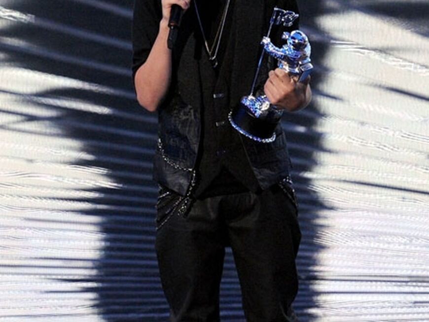 Der 16 Jahre alte Justin Bieber konnte sich in der Kategorie Bester Nachwuchs gegen Ke$ha, Jason Derulo, Nicki Minaj und die Gruppe Broken Bells durchsetzen