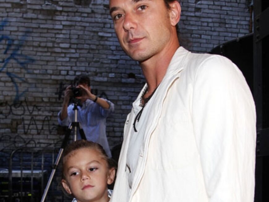 Gavin Rossdale und sein Sohn Kingston backstage bei "Edun"