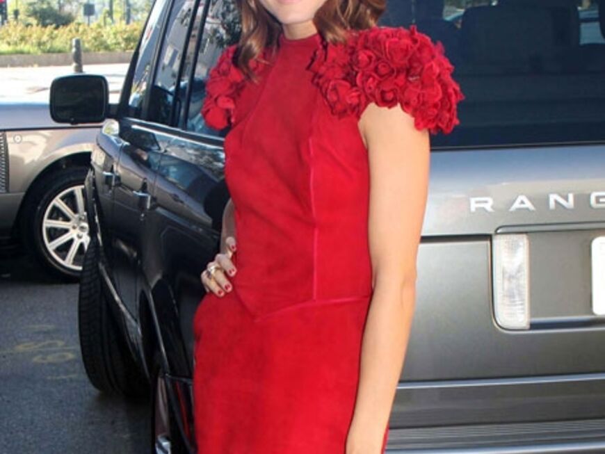Pretty in Red: Socialite und Fashion-Girl Olivia Palmero rennt derzeit von einer Show zur nächsten
