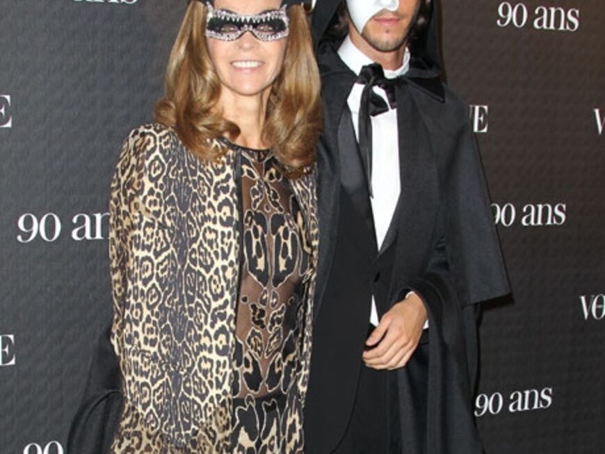 Die Gastgeberin, die französische Vogue-Chefredakteurin Carine Roitfeld, mit dem Phantom der Oper