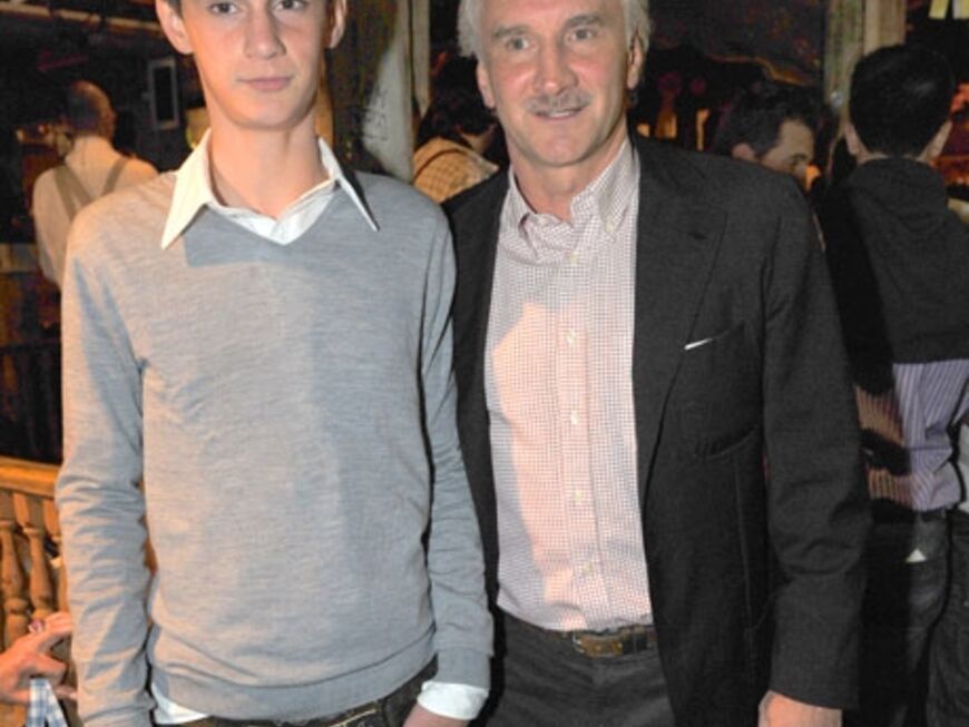 Bayer-Sportdirektor Rudi Völler feierte gemeinsam mit seinem Sohn Bryan