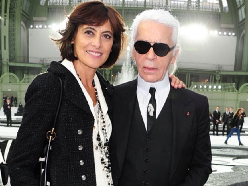Karl Lagerfeld präsentiert die kommende Frühjahr/Winterkollektion für Chanel. An seiner Seite: das ehemalige Model Ines de la Fressange