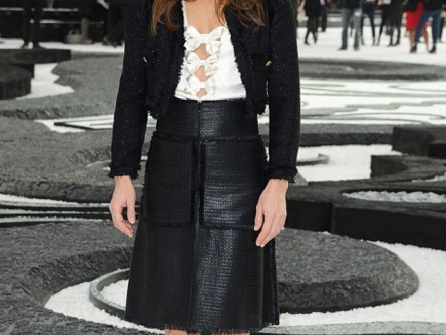 In den klassischen Chanel-Farben zeigte sich Vanessa Paradis. Leider kam sie ohne ihren Lebensgefährten Johnny Depp