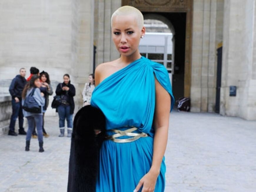 Wie eine griechische Göttin: Model Amber Rose auf dem Weg zur Show von Louis Vuitton
