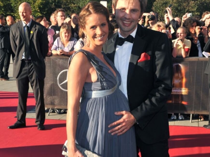 Die hochschwangere Moderatorin Mareile Höppner und ihr Mann Arne Schönfeld zeigten ihr Glück