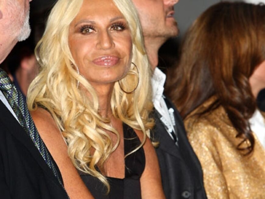 Donatella Versace begutachtete die Konkurrenz aus nächster Nähe