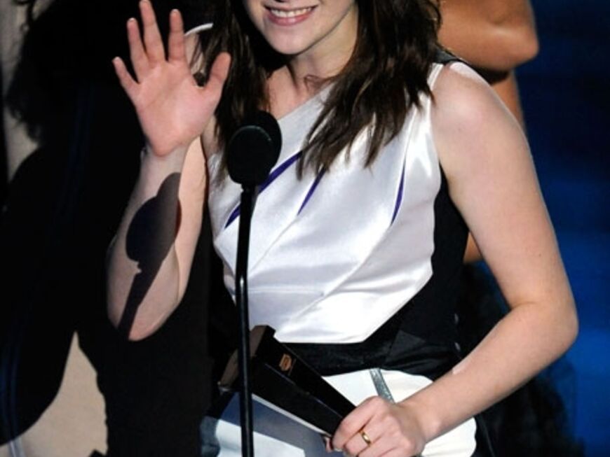 Gleich sechs Mal wurde die beliebte Vampir-Filmreihe ausgezeichnet. Darunter Kristen als beste Schauspielerin und ihr Freund Robert Pattinson als bester Schauspieler