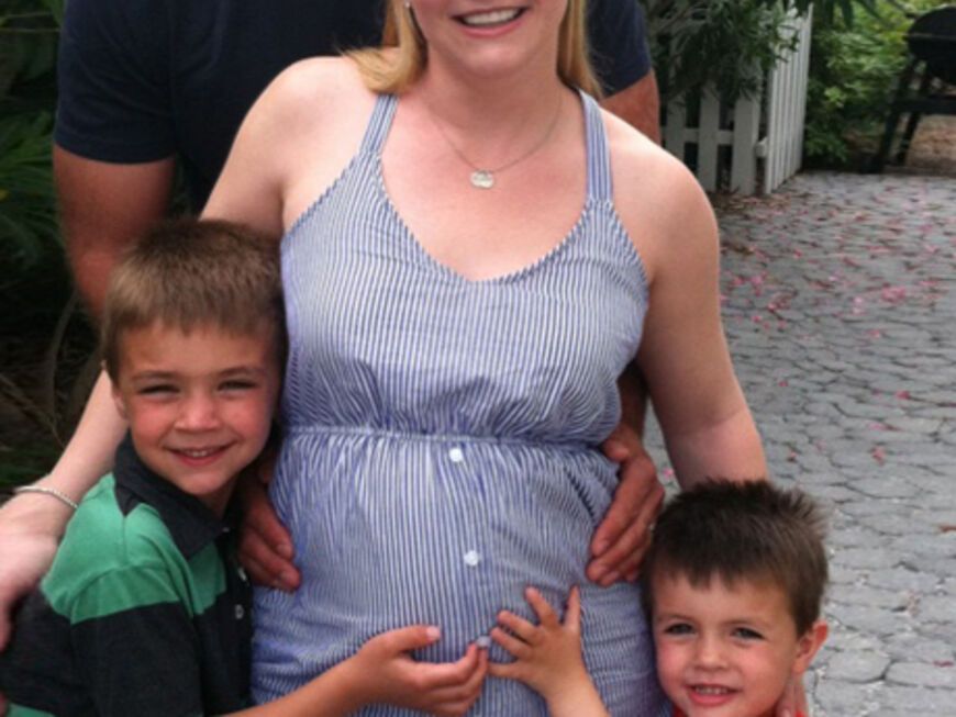 Melissa Joan Hart mit ihren Söhnen unn ihrem Mann