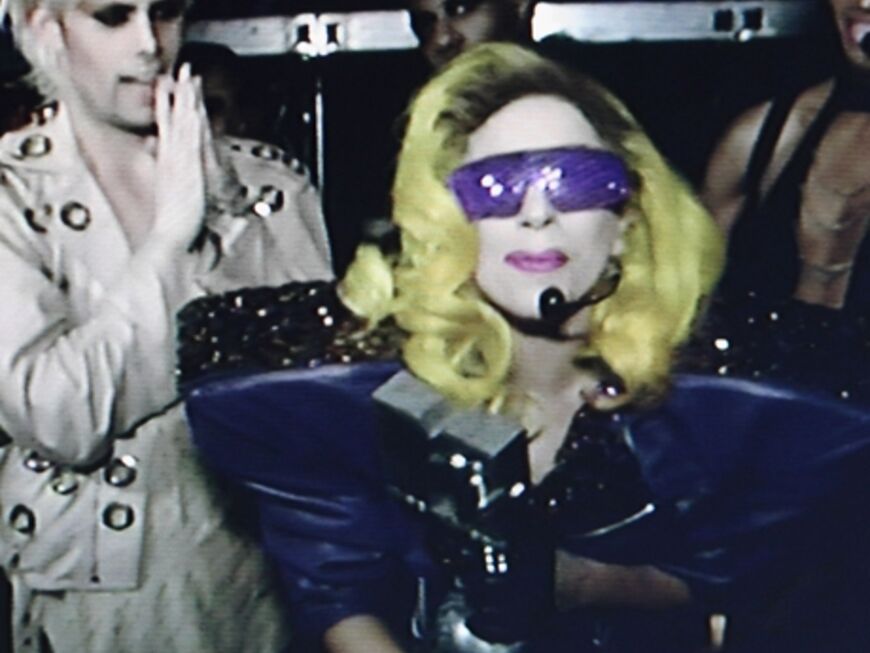 Lady Gaga war mal wieder die Abräumerin des Abends. Sie gewann in 3 Kategorien (Best Pop, Best Female und Best Song), war aber persönlich nicht anwesend. Der Star bedankte sich per Video-Botschaft