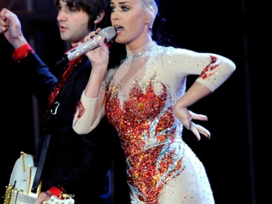 Katy Perry stellte ihren neuen Song "Firework" vor