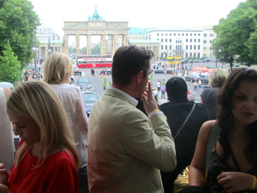 Tag 4 auf der Berlin Fashion Week: Hier der Blick aufs Brandenburger Tor von der VIP-Terrasse