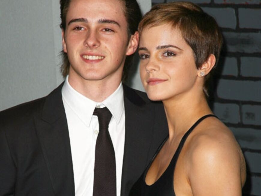 Familiäre Unterstützung holte sich auch Emma Watson nach New York. Die 20-Jährige wurde von ihrem Bruder Alex begleitet