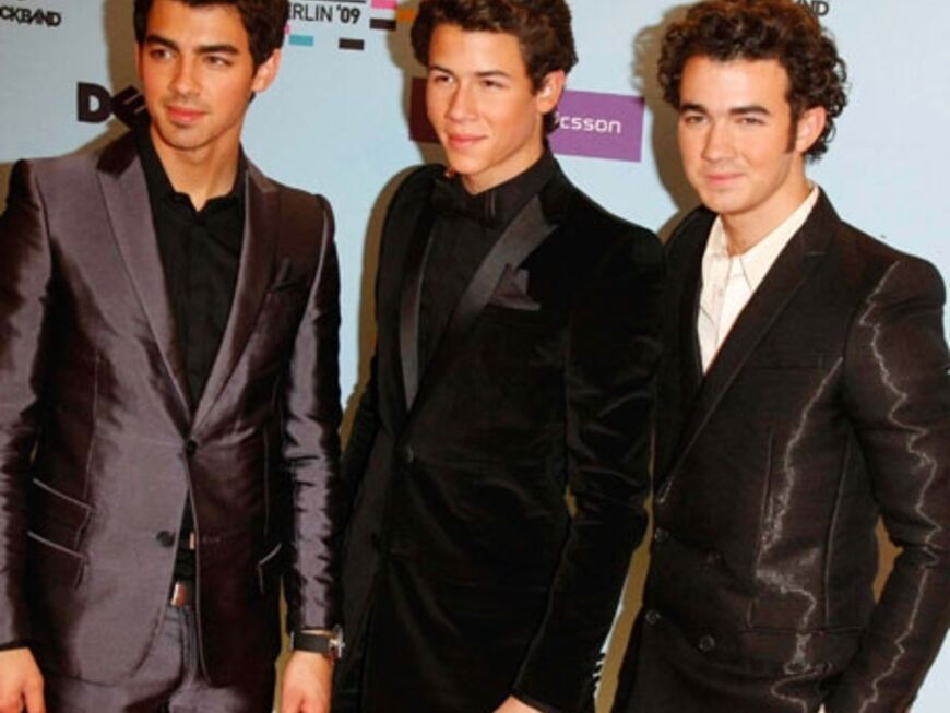 Die "Jonas Brothers" zeigten sich ganz schick in maßgeschneiderten Anzügen