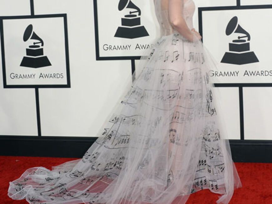 Willkommen bei den Grammy Awards 2014! Katy Perry passte sich mit ihrem Valentino-Kleid bestens dem Veranstaltungsthema an: Die Robe zierten Noten