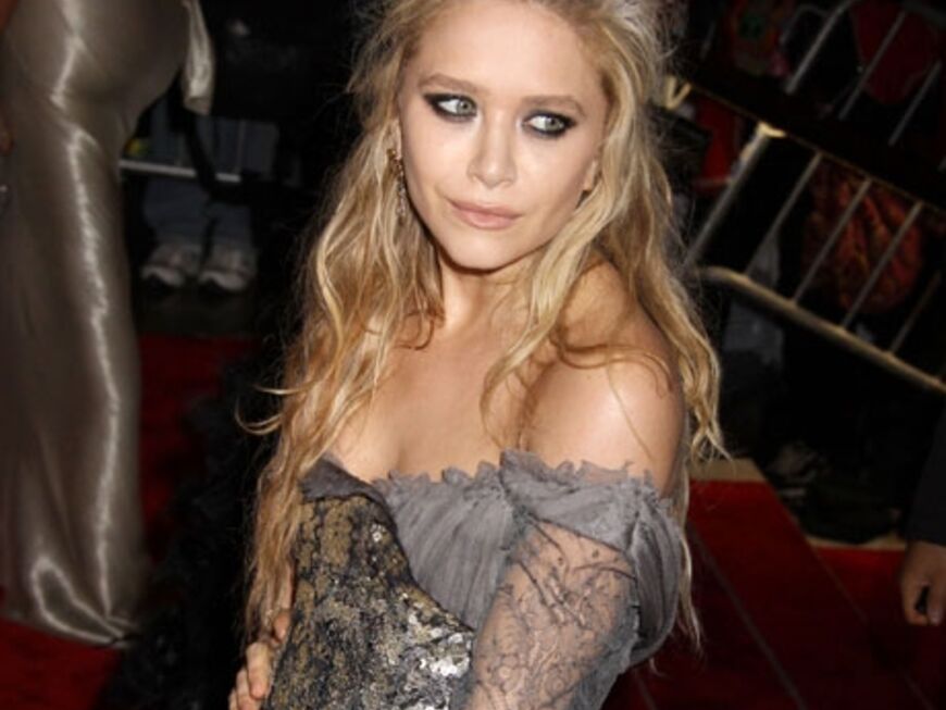 Hat Mary-Kate Olsen eigentlich eine Stylistin? Bei dieser Robe kann man schon mal ins Grübeln kommen
