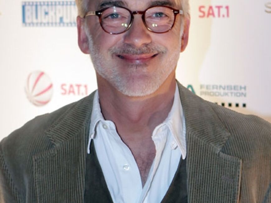 Christoph M. Ohrt hat sich einen neuen Look zugelegt. Der beliebte Star aus der Sat.1-Serie "Edel & Starck" trägt neuerdings Brille und Bart
